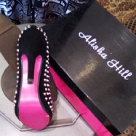 Shoes 4 1/2 inch heel on platform - Picture 2 of 3